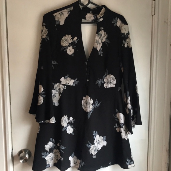 Socialite Dresses & Skirts - Floral dress